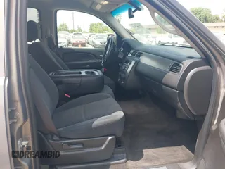 2007 Chevrolet Suburban LT z VIN 1GNFK163X7J289542, wystawiony jako IAAI lot #42054920 z przebiegiem 146 702 mil mil oraz . Historia ofert i sprzedaży dostępna na DreamBid. Obrazek 5.