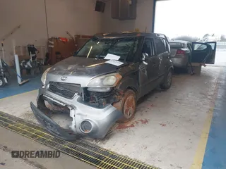 2013 Kia Soul with VIN KNDJT2A59D7632767, listed as a IAAI auction lot 41317118 with 208,884 mi miles. Bid and sale history available at carsss.com. Image 2.