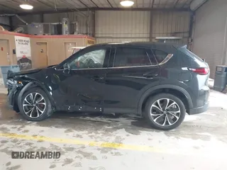 2023 Mazda CX-5 S Premium Plus z VIN JM3KFBEM8P0130642, wystawiony jako IAAI lot #41879316 z przebiegiem Nie podano mil oraz . Historia ofert i sprzedaży dostępna na DreamBid. Obrazek 12.