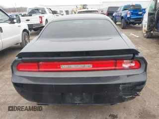 2013 Dodge Challenger SXT z VIN 2C3CDYAGXDH718768, wystawiony jako IAAI lot #41339735 z przebiegiem 187 052 mil mil oraz . Historia ofert i sprzedaży dostępna na DreamBid. Obrazek 17.