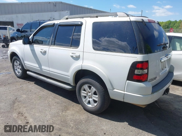 2010 Ford Explorer XLT z VIN 1FMEU7DE7AUB16228, wystawiony jako IAAI lot #42049539 z przebiegiem 122 183 mil mil oraz . Historia ofert i sprzedaży dostępna na DreamBid. Obrazek 3.