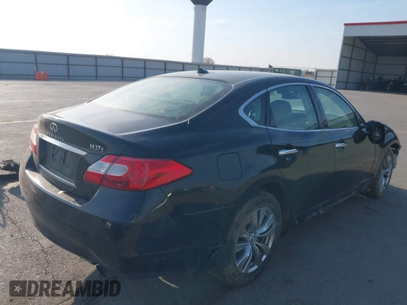 2013 Infiniti M with VIN JN1BY1AR3DM600436, listed as a IAAI auction lot 42031696 with 114,637 mi miles and . Bid and sale history available at DreamBid. Image 4.