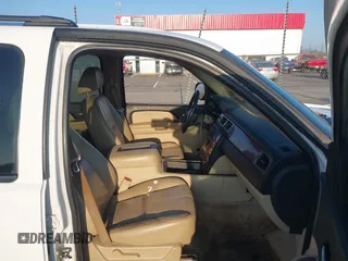 2007 Chevrolet Suburban LTZ with VIN 3GNFC16087G271075, listed as a IAAI auction lot 42010391 with 217,223 mi miles and . Bid and sale history available at DreamBid. Image 5.