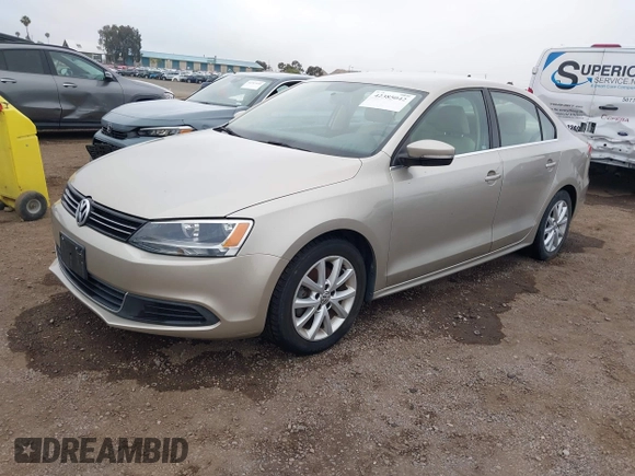 2014 Volkswagen Jetta SE z VIN 3VWD17AJ0EM247843, wystawiony jako IAAI lot #42385042 z przebiegiem 181 994 mil mil oraz . Historia ofert i sprzedaży dostępna na DreamBid. Obrazek 2.