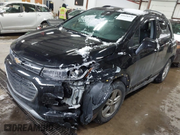 2021 Chevrolet Trax LT with VIN KL7CJPSB5MB353097, listed as a IAAI auction lot 41618376 with 98,082 mi miles. Bid and sale history available at carsss.com. Image 17.