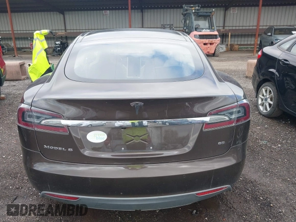 2014 Tesla Model S 60 z VIN 5YJSA1H19EFP51406, wystawiony jako IAAI lot #42179183 z przebiegiem 157 000 mil mil oraz . Historia ofert i sprzedaży dostępna na DreamBid. Obrazek 16.