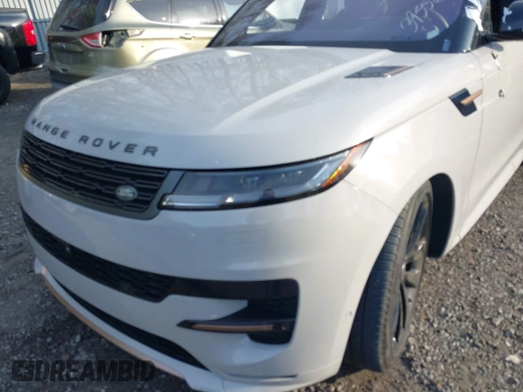 2023 Land Rover Range Rover Sport SE Dynamic with VIN SAL1L9FU4PA140673, listed as a IAAI auction lot 39552637 with 12,557 mi miles. Bid and sale history available at carsss.com. Image 6.