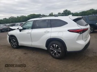 2022 Toyota Highlander XLE with VIN 5TDGZRBH0NS589020, listed as a Copart auction lot 62696015 with 36,131 mi miles and Salvage title. Bid and sale history available at DreamBid. Image 2.
