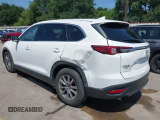 2019 Mazda CX-9 Touring z VIN JM3TCBCY2K0300702, wystawiony jako IAAI lot #42194050 z przebiegiem 98 247 mil mil oraz . Historia ofert i sprzedaży dostępna na DreamBid. Obrazek 3.