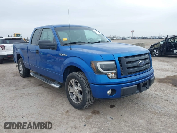 2009 Ford F-150 STX with VIN 1FTRX12W09KA69038, listed as a IAAI auction lot 41520939 with 220,092 mi miles. Bid and sale history available at carsss.com. Image 1.