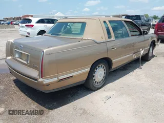 1999 Cadillac DeVille z VIN 1G6KD54Y2XU788781, wystawiony jako IAAI lot #42390531 z przebiegiem 180 328 mil mil oraz . Historia ofert i sprzedaży dostępna na DreamBid. Obrazek 4.