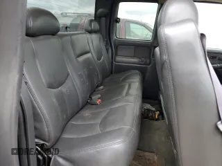 2003 Chevrolet Silverado SS z VIN 2GCEK19N531375363, wystawiony jako Copart lot #47008175 z przebiegiem 189 330 mil mil oraz Nie do naprawy • Non repairable. Historia ofert i sprzedaży dostępna na DreamBid. Obrazek 10.