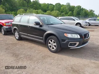 2008 Volvo XC70 z VIN YV4BZ982581016867, wystawiony jako IAAI lot #42420142 z przebiegiem 106 796 mil mil oraz . Historia ofert i sprzedaży dostępna na DreamBid. Obrazek 1.