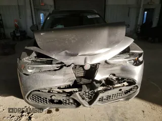2018 Alfa Romeo Stelvio Ti z VIN ZASFAKBNXJ7B80163, wystawiony jako Copart lot #41805085 z przebiegiem Nie podano mil oraz Szkody całkowita. Historia ofert i sprzedaży dostępna na DreamBid. Obrazek 5.