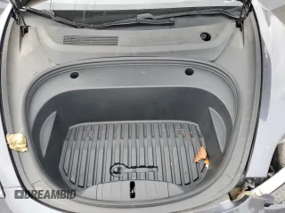 2021 Tesla Model 3 Performance z VIN 5YJ3E1EC5MF064890, wystawiony jako Copart lot #57186755 z przebiegiem 47 830 mil mil oraz Szkoda całkowita • Salvage title. Historia ofert i sprzedaży dostępna na DreamBid. Obrazek 11.