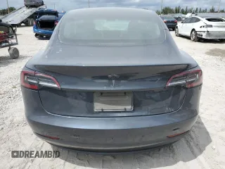 2019 Tesla Model 3 Mid Range z VIN 5YJ3E1EA4KF434741, wystawiony jako Copart lot #53857935 z przebiegiem Nie podano mil oraz Szkody całkowita. Historia ofert i sprzedaży dostępna na DreamBid. Obrazek 6.