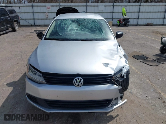2014 Volkswagen Jetta TDI w/Premium/Nav z VIN 3VWLL7AJ3EM332617, wystawiony jako IAAI lot #42033000 z przebiegiem 186 444 mil mil oraz . Historia ofert i sprzedaży dostępna na DreamBid. Obrazek 12.