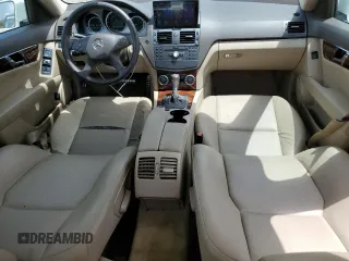 2011 Mercedes-Benz C 300 Sport z VIN WDDGF5EB8BA522981, wystawiony jako Copart lot #62497165 z przebiegiem 108 446 mil mil oraz Szkoda całkowita • Salvage title. Historia ofert i sprzedaży dostępna na DreamBid. Obrazek 8.