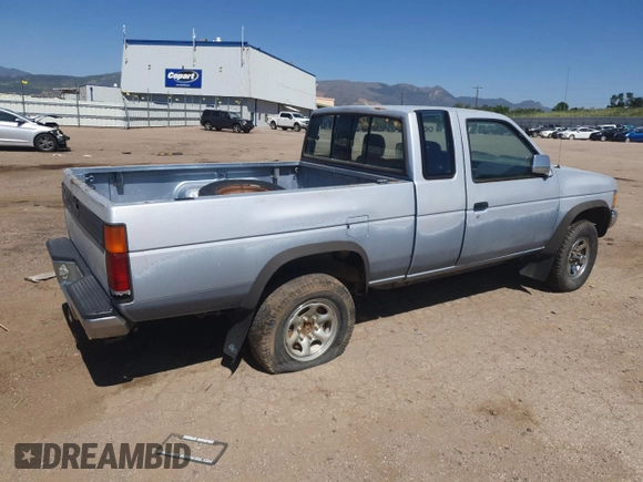 1992 Nissan Frontier SE z VIN 1N6HD16Y8NC358458, wystawiony jako Copart lot #62064905 z przebiegiem 226 678 mil mil oraz Czysty tytuł • Clean title. Historia ofert i sprzedaży dostępna na DreamBid. Obrazek 3.