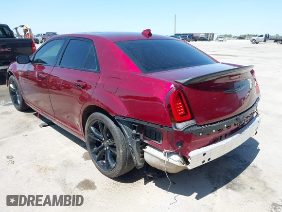 2019 Chrysler 300 with VIN 2C3CCABGXKH686121, listed as a IAAI auction lot 41995862 with 50,577 mi miles. Bid and sale history available at carsss.com. Image 3.