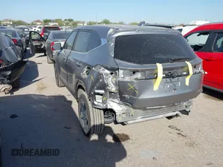 2024 Kia Seltos EX z VIN KNDERCAA3R7603839, wystawiony jako IAAI lot #41830414 z przebiegiem 19 414 mil mil oraz . Historia ofert i sprzedaży dostępna na DreamBid. Obrazek 3.