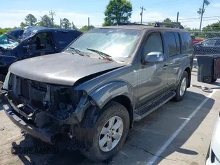 2008 Nissan Pathfinder S z VIN 5N1AR18B28C636186, wystawiony jako IAAI lot #42234667 z przebiegiem Nie podano mil oraz . Historia ofert i sprzedaży dostępna na DreamBid. Obrazek 2.