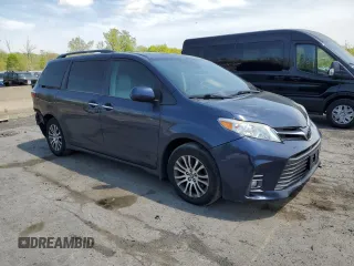 2018 Toyota Sienna XLE Auto Access Seat z VIN 5TDYZ3DC1JS962837, wystawiony jako Copart lot #54795435 z przebiegiem 122 282 mil mil oraz Nie do naprawy • Non repairable. Historia ofert i sprzedaży dostępna na DreamBid. Obrazek 4.