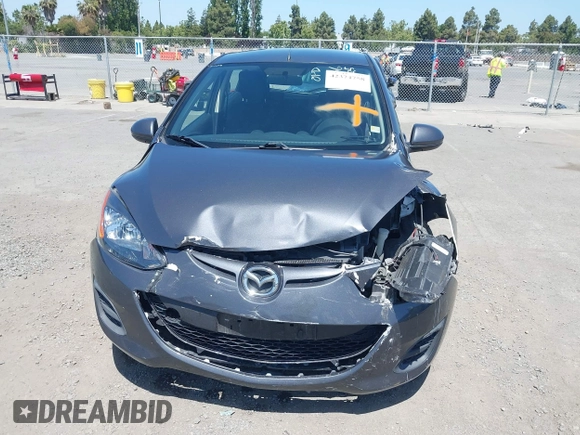 2014 Mazda 2 Sport z VIN JM1DE1KY8E0172828, wystawiony jako IAAI lot #42374758 z przebiegiem 120 180 mil mil oraz . Historia ofert i sprzedaży dostępna na DreamBid. Obrazek 6.