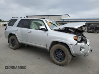 2018 Toyota 4Runner SR5 z VIN JTEBU5JR7J5579821, wystawiony jako Copart lot #56199925 z przebiegiem Nie podano mil oraz Szkoda całkowita • Salvage title. Historia ofert i sprzedaży dostępna na DreamBid. Obrazek 4.