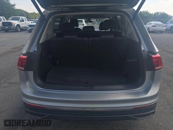 2024 Volkswagen Tiguan SE с VIN 3VV3B7AX6RM085904, выставлен на аукционе IAAI как лот 42852870 с пробегом 27 302 миль миль и . История ставок и продаж доступна на DreamBid. Изображение 14.