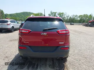 2017 Jeep Cherokee Latitude z VIN 1C4PJMCS2HW615674, wystawiony jako IAAI lot #42407282 z przebiegiem 98 185 mil mil oraz . Historia ofert i sprzedaży dostępna na DreamBid. Obrazek 17.