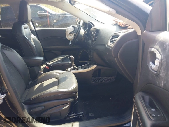 2018 Jeep Compass Latitude with VIN 3C4NJDBB1JT265894, listed as a IAAI auction lot 42109967 with 92,944 mi miles and . Bid and sale history available at DreamBid. Image 5.