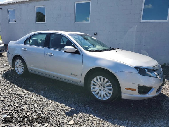 2010 Ford Fusion Hybrid z VIN 3FADP0L36AR211312, wystawiony jako Copart lot #55749425 z przebiegiem 39 223 mil mil oraz Szkoda całkowita • Salvage title. Historia ofert i sprzedaży dostępna na DreamBid. Obrazek 4.