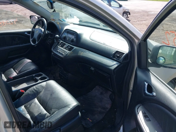 2007 Honda Odyssey Touring with VIN 5FNRL38827B045088, listed as a IAAI auction lot 42088752 with 224,655 mi miles. Bid and sale history available at carsss.com. Image 5.