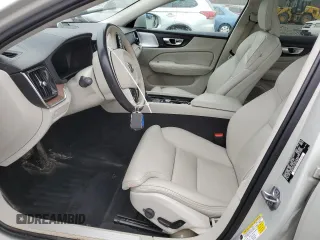 2020 Volvo V60 z VIN YV4102WKXL1030871, wystawiony jako Copart lot #53486585 z przebiegiem 76 459 mil mil oraz Szkody całkowita. Historia ofert i sprzedaży dostępna na DreamBid. Obrazek 7.