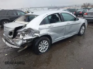 2010 Chrysler Sebring Touring z VIN 1C3CC4FB5AN128652, wystawiony jako IAAI lot #41863619 z przebiegiem 123 698 mil mil oraz . Historia ofert i sprzedaży dostępna na DreamBid. Obrazek 4.