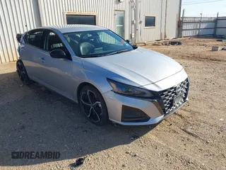 2024 Nissan Altima SR z VIN 1N4BL4CVXRN369436, wystawiony jako IAAI lot #42301286 z przebiegiem 33 650 mil mil oraz . Historia ofert i sprzedaży dostępna na DreamBid. Obrazek 1.