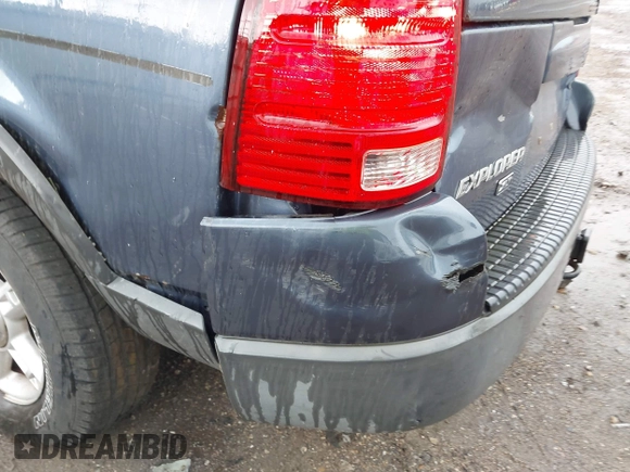 2003 Ford Explorer XLT with VIN 1FMZU73K73ZA63805, listed as a IAAI auction lot 42217052 with 266,219 mi miles and . Bid and sale history available at carsss.com. Image 13.