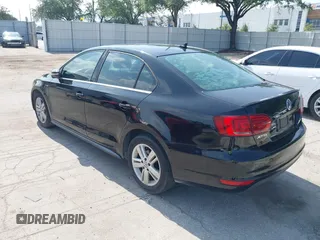 2013 Volkswagen Jetta Hybrid SE z VIN 3VW637AJXDM226189, wystawiony jako IAAI lot #42503588 z przebiegiem 158 367 mil mil oraz . Historia ofert i sprzedaży dostępna na DreamBid. Obrazek 3.