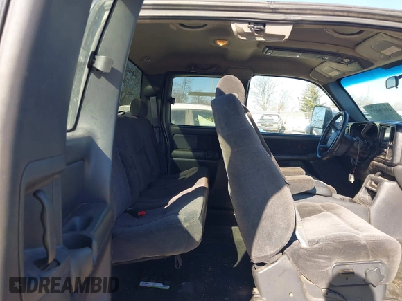 2001 Chevrolet Silverado 2500 with VIN 1GCGK29U21Z121197, listed as a IAAI auction lot 41426355 with 287,575 mi miles. Bid and sale history available at carsss.com. Image 8.