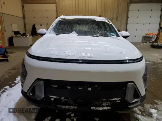 2025 Hyundai Kona SE with VIN KM8HACAB6SU213642, listed as a Copart auction lot 44038575 with 3,161 mi miles and Salvage Title. Bid and sale history available at carsss.com. Image 5.