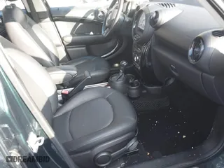 2013 MINI Cooper Countryman with VIN WMWZB3C53DWM08700, listed as a IAAI auction lot 41402093 with 71,109 mi miles. Bid and sale history available at carsss.com. Image 5.