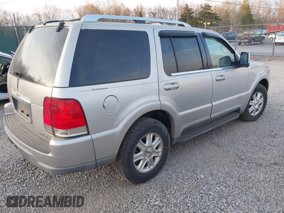 2004 Lincoln Aviator Luxury z VIN 5LMEU88H34ZJ50200, wystawiony jako IAAI lot #41775107 z przebiegiem 220 930 mil mil oraz . Historia ofert i sprzedaży dostępna na DreamBid. Obrazek 4.