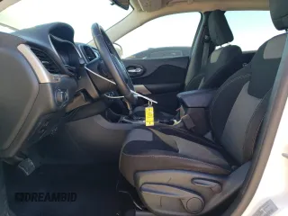 2017 Jeep Cherokee Altitude с VIN 1C4PJLAS0HW596152, выставлен на аукционе Copart как лот 88221155 с пробегом 73 198 миль миль и Списание • Salvage title. История ставок и продаж доступна на DreamBid. Изображение 7.