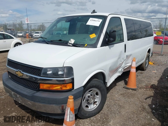 2020 Chevrolet Express Passenger LT z VIN 1GAZGPFG0L1243105, wystawiony jako IAAI lot #42086334 z przebiegiem 79 370 mil mil oraz . Historia ofert i sprzedaży dostępna na DreamBid. Obrazek 17.