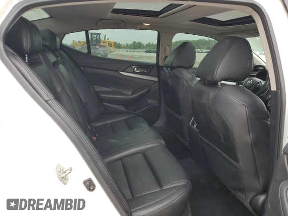 2017 Nissan Maxima Platinum with VIN 1N4AA6AP3HC392701, listed as a Copart auction lot 55589355 with 121,458 mi miles and Salvage title. Bid and sale history available at DreamBid. Image 10.