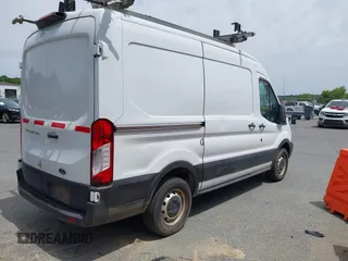 2019 Ford Transit z VIN 1FTYR1CM7KKB27266, wystawiony jako IAAI lot #42290305 z przebiegiem 129 746 mil mil oraz . Historia ofert i sprzedaży dostępna na DreamBid. Obrazek 4.