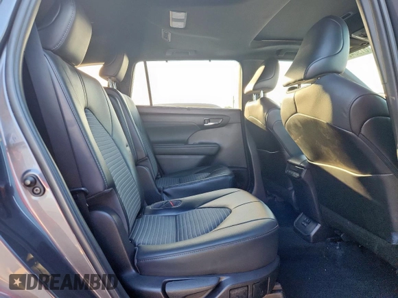 2022 Toyota Highlander XSE with VIN 5TDJZRAH4NS108547, listed as a Copart auction lot 61904085 with 69,309 mi miles and Salvage title. Bid and sale history available at DreamBid. Image 11.