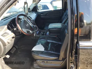 2007 Cadillac Escalade z VIN 1GYFK63807R187572, wystawiony jako Copart lot #54098225 z przebiegiem Nie podano mil oraz Szkoda całkowita • Salvage title. Historia ofert i sprzedaży dostępna na DreamBid. Obrazek 7.