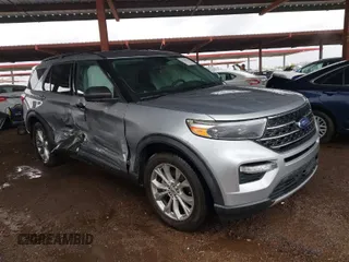2020 Ford Explorer XLT z VIN 1FMSK8DH0LGD06897, wystawiony jako IAAI lot #41760575 z przebiegiem 71 007 mil mil oraz . Historia ofert i sprzedaży dostępna na DreamBid. Obrazek 1.